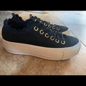 Converse platform sneakers🖤